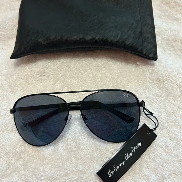 Quay Australia Vivienne Black Aviator Sunglasses with case NWT - Picture 2 of 8